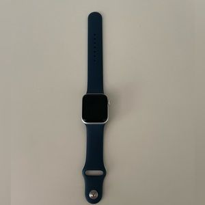 Apple Watch Se 2nd Gen 40mm. Barely worn.